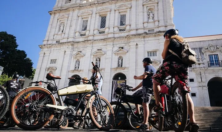 Lisbon E-Bike Tour Commerce Square, Mouraria and Alfama
