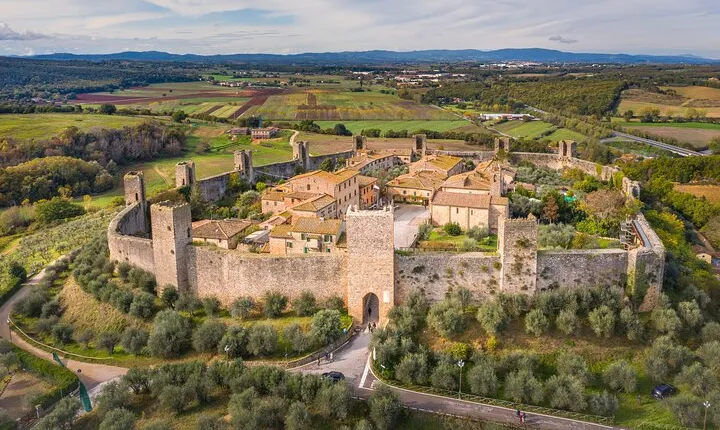 Medieval Tour in Monteriggioni and Val d'Orcia from Florence 