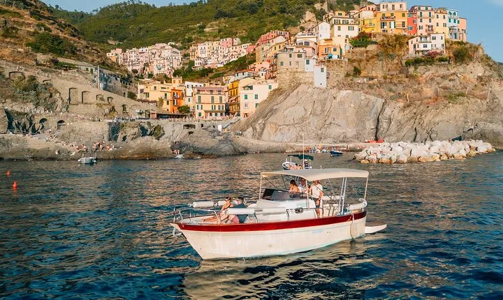 Cinque Terre Daytime Boat Tour : escape into beauty and color