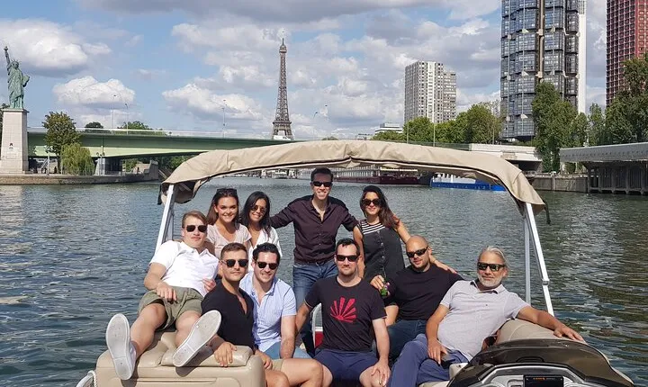 Private cruise with Paris water way
