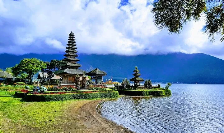 Private Tour Funtastic Nungnung Waterfall And Beratan Temple