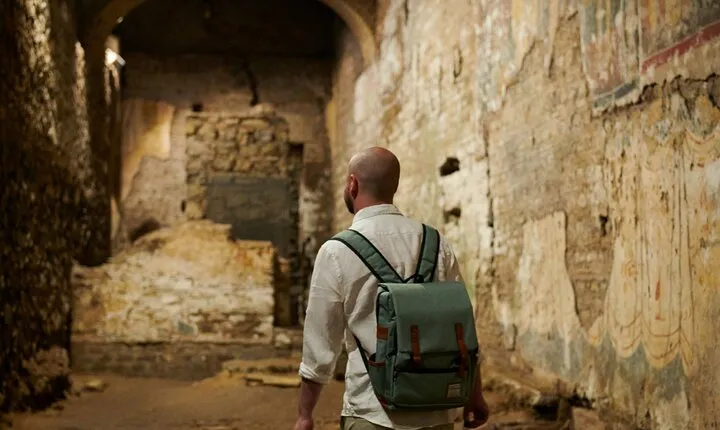 Rome: Trastevere Undergrounds Private Guided Tour with Transfers