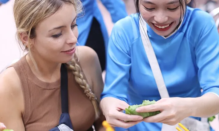 Award-winning Saigon Food Tour with GirlPower Drivers | KissTour