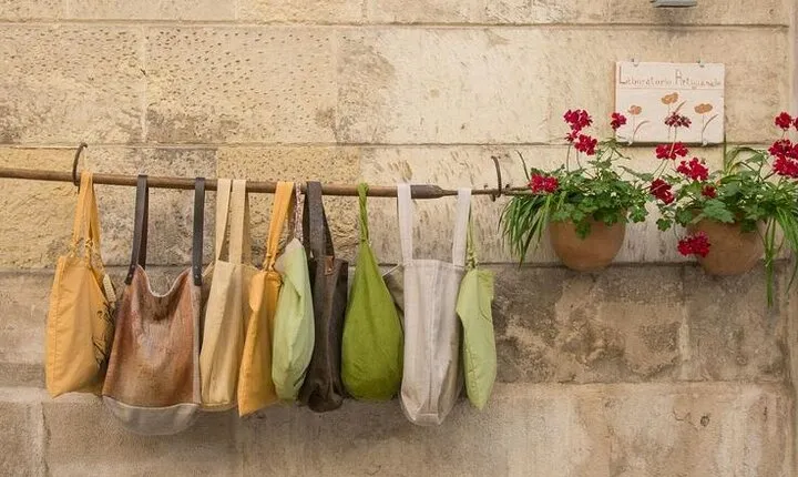 Shopping Tour with Aperitif in Lecce (3h)