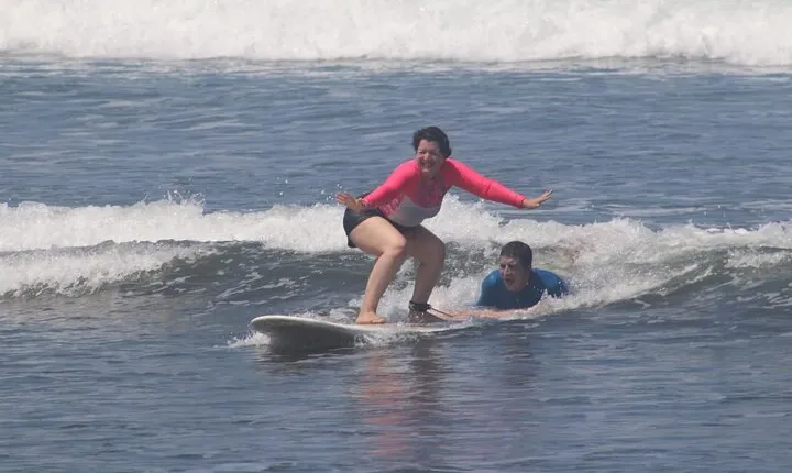 2-Hour Private Surf Lesson with Instructor in Jacó Beach