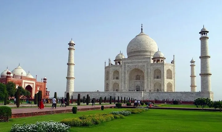 Taj Mahal Day Tour from Delhi by Superfast Train