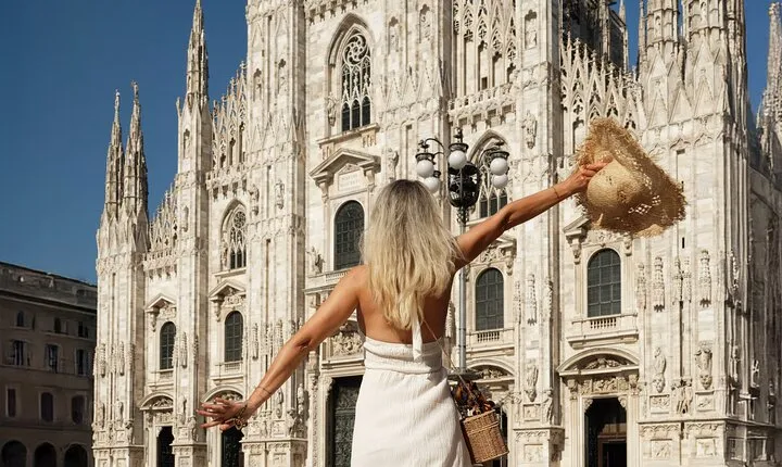 Private photo shoot in Milan Duomo and Photo Studio