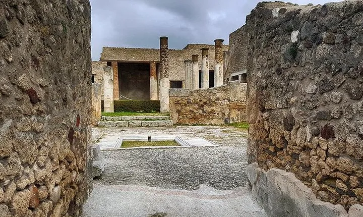 Pompeii and Amalfi Coast Private Day Trip with Pick Up