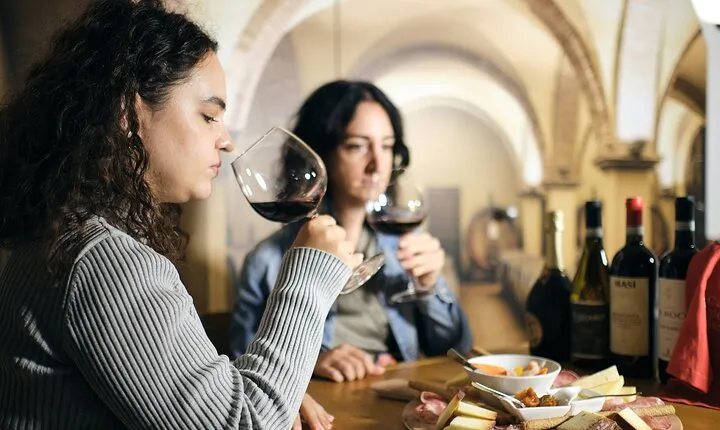 Wine Tasting near Juliet's House & Arena with Valpolicella
