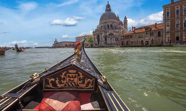 Enchanting Venice: Private Gondola Experience