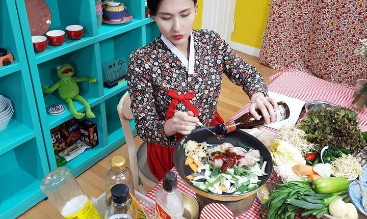 Korean Cooking Class with Full-Course Meal & Local Market Tour in Seoul