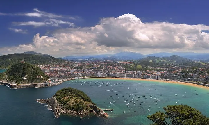 Private City Tour of San Sebastian with introduction to Pintxos Culture