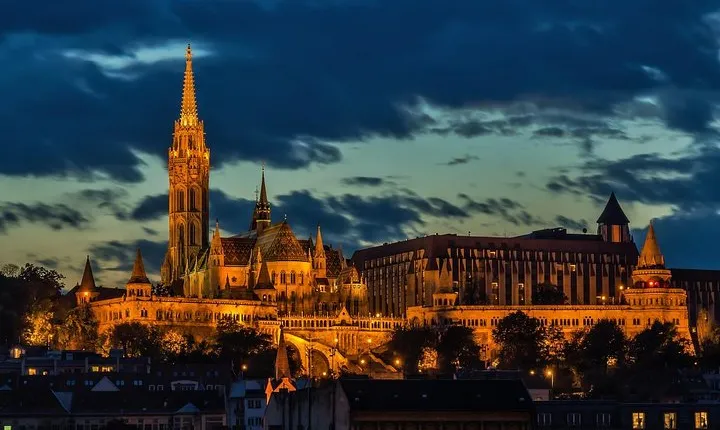 Private Budapest City Tour by Car