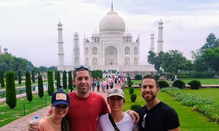 Same day trip from Delhi to Agra 