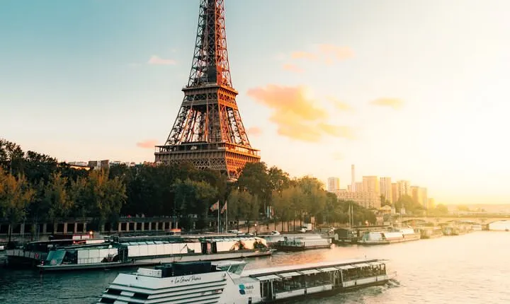 Paris: 1 Hour Seine River Cruise Ticket