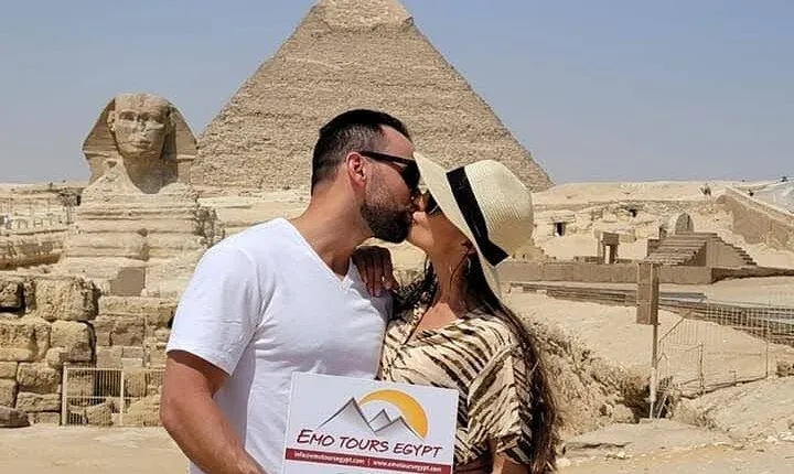 Full Day Tour to Giza Pyramids and Egyptian Museum in Cairo
