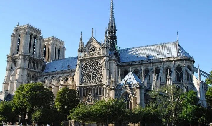 Secrets of Notre Dame Cathedral Tour with History Highlights