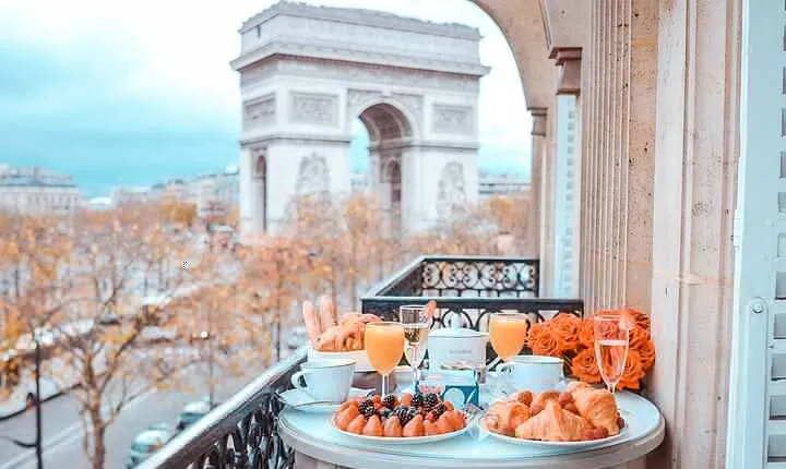 Full-Day Tour in Paris With Indian Meal and Pick up