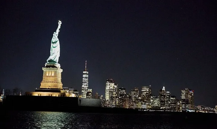 New York City Skyline Night Sailboat Tour