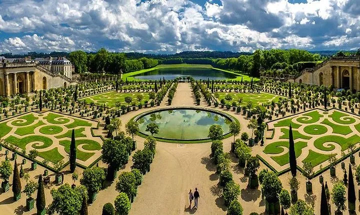 Private 5-hour round transfer to Versailles from Paris. Best offer!