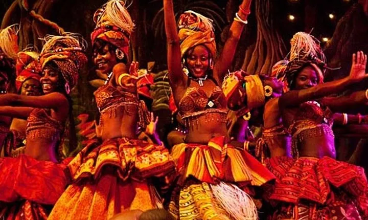 Nairobi Nightlife and Safari Park Hotel Dinner Experience