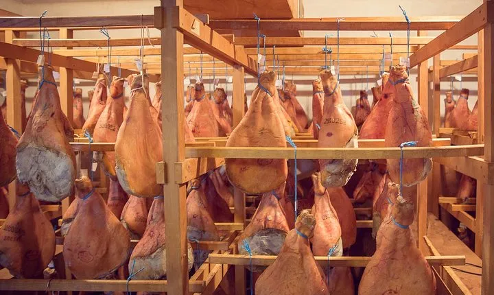 Pierre IBAIALDE: Guided Tour Ham Workshop, tasting