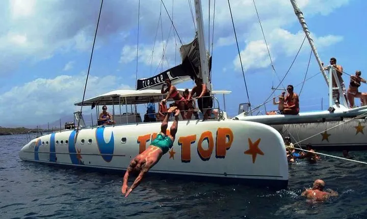 Catamaran Day Trip, Snorkeling & Sailing Excursion