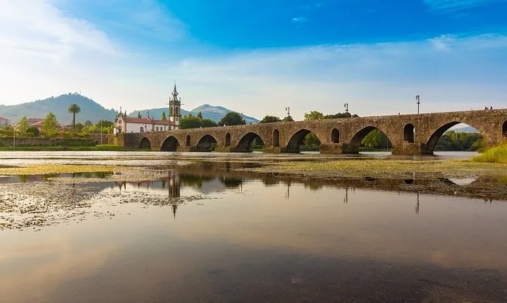 Private day trip: Porto to Guimaraes, Braga and Ponte de Lima