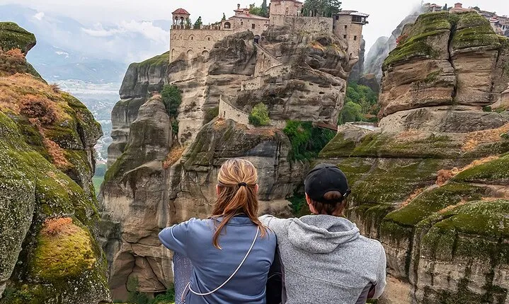 Meteora Full-Day Trip with Guide on Luxury Bus From Athens