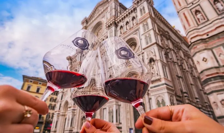 Guided Wine Walk in Florence with 3 Wine Pairing and Food Tasting