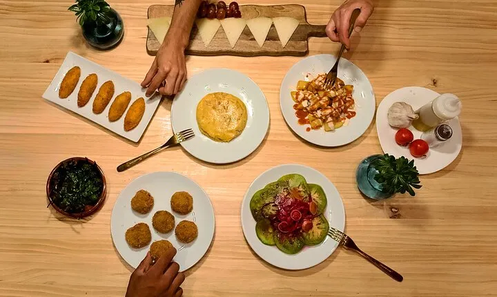 Authentic spanish tapas cooking class in barcelona 