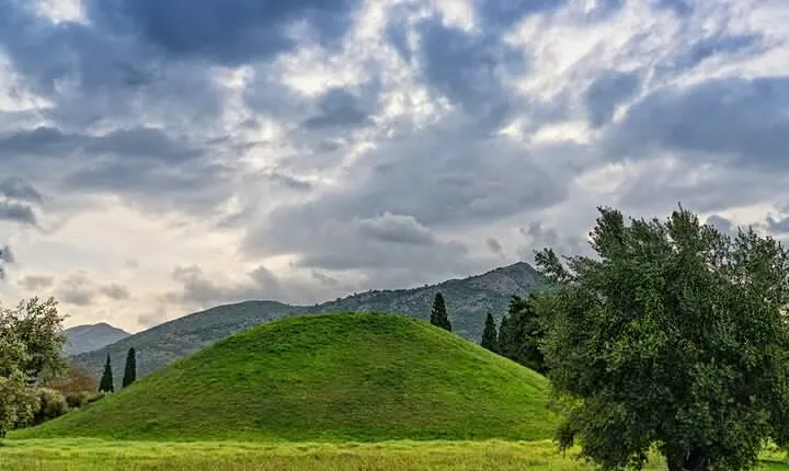 6 Hour Private Tour to Marathon Battle and Olympic Run