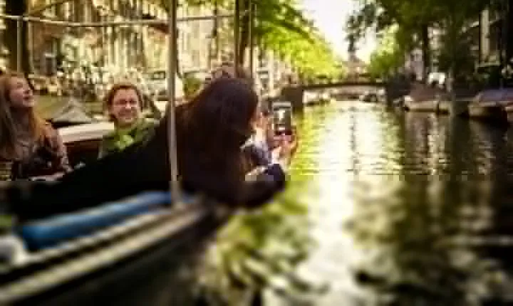 Amsterdam 90-min Private Canal Cruise with Live Guide and Drinks 