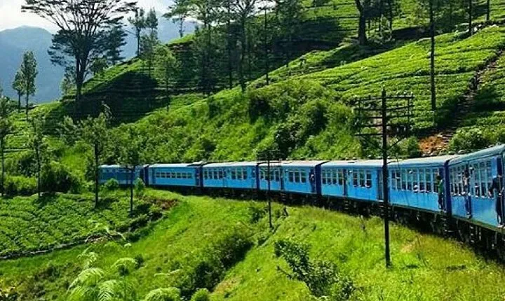 Kandy to Nanu Oya train ride on (Train No: 1005 "Podi Menike")