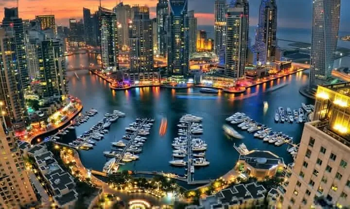 Enjoy Marina Luxury Yacht Tour with Breakfast