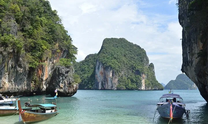One Day Tour Phi Phi Islands by Speedboat