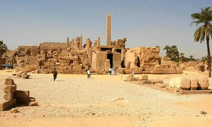 Guided tour to Pyramids of Giza, Sakkara & Memphis: Private Tour with Lunch