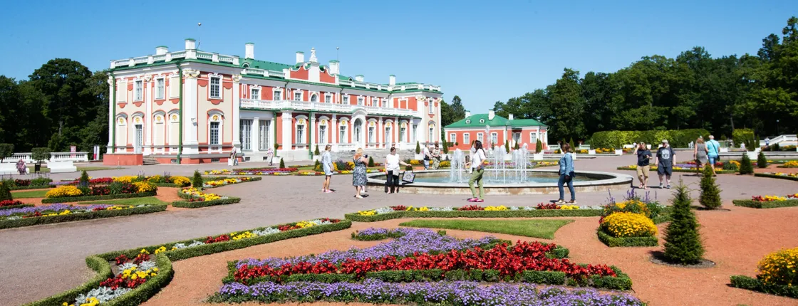 Private tour to the Kadriorg Art Museum in Tallinn