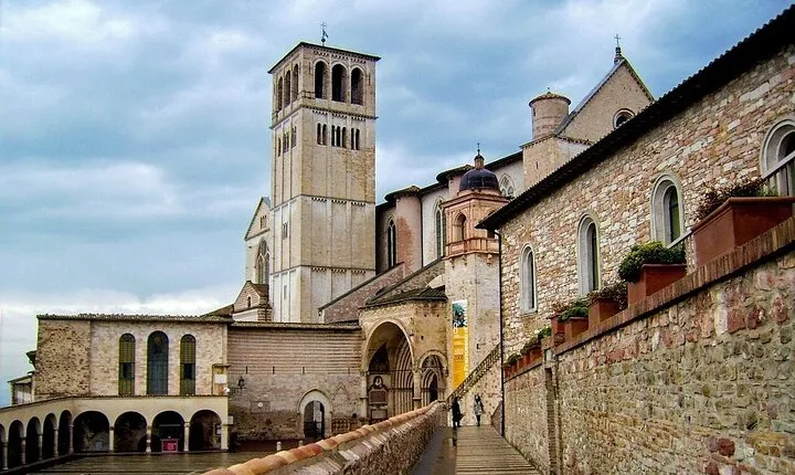 Full Day Private Guided Tour to Assisi and Cortona from Florence