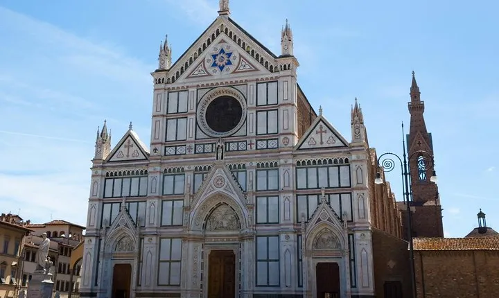 Private Guided Visit Florence's Santa Croce Basilica and Ancient Leather School