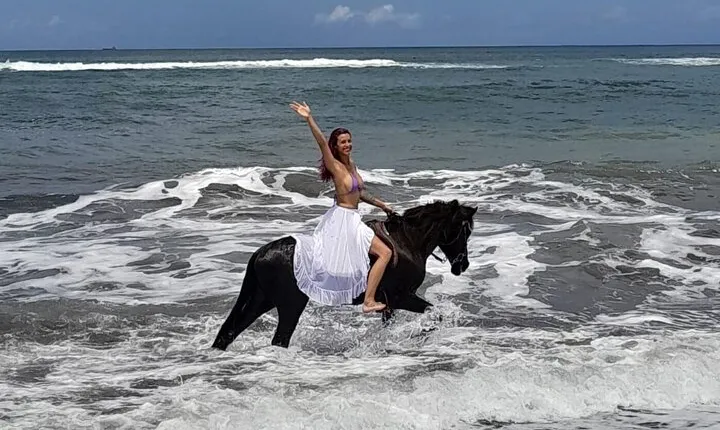 Bali Horse Riding Trot & Canter Saba Beach with Local Temple