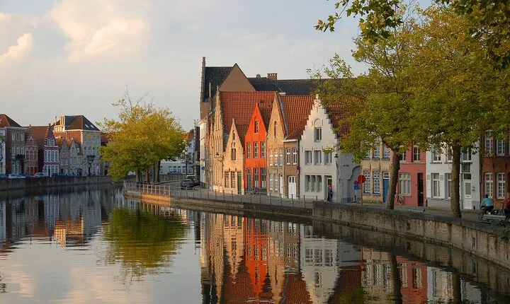 Private Transfer From Paris To Bruges With a 2 Hour Stop in Lille