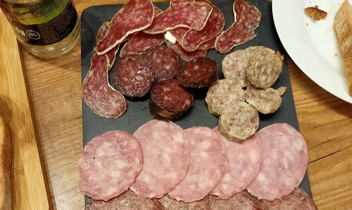 Walking Tour in Girona History and Gastronomy with Tasting