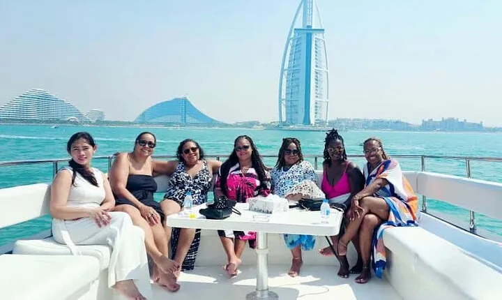 Dubai Yacht Tour – Private Luxury Yacht Charter from Dubai Marina