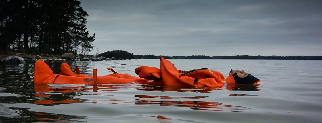 Survival suit floating experience