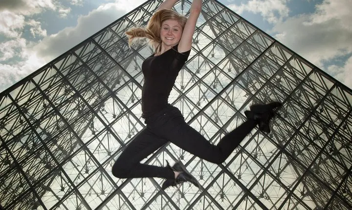 Professional Photo Shoot Walking Tour in Central Paris