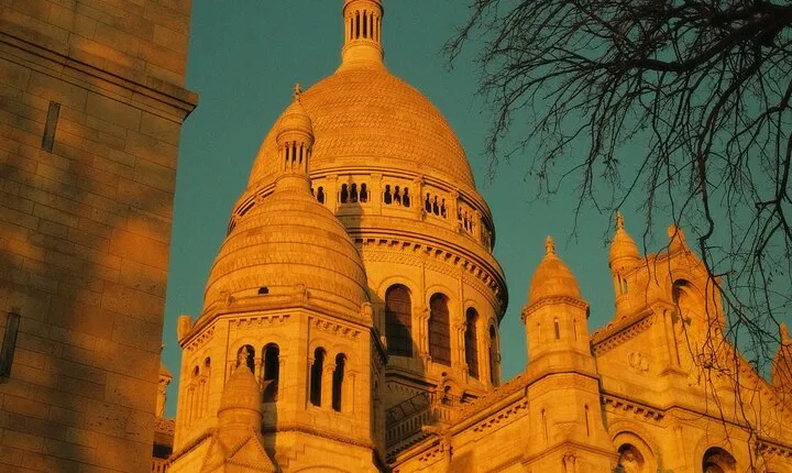 Montmartre Hidden Gems and Scenic Highlights Walking Tour
