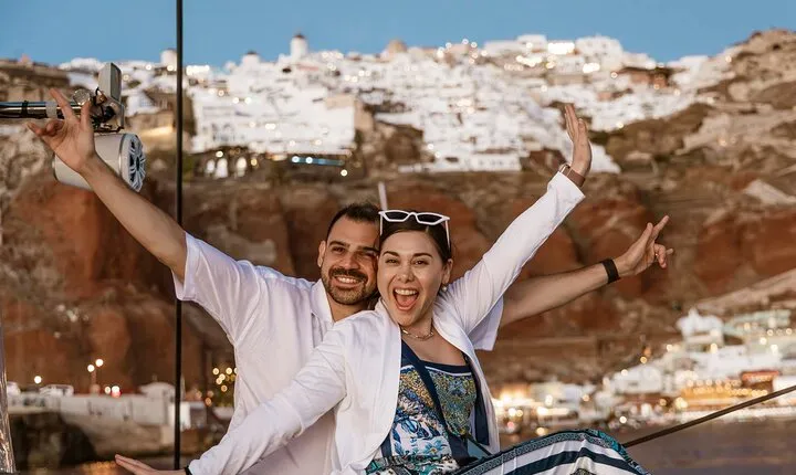 Santorini Catamaran Cruise with Greek Meal, Open-Bar and Sunset