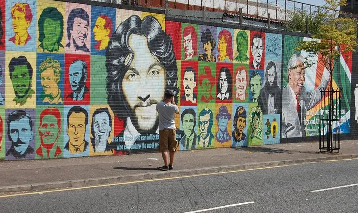 Belfast Black Taxi Tour of Murals and Peace Walls 2 hours
