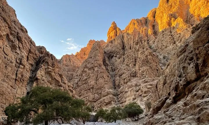 Hike to Red Wall Sherry and Sanat Village in Wadi Naqab
